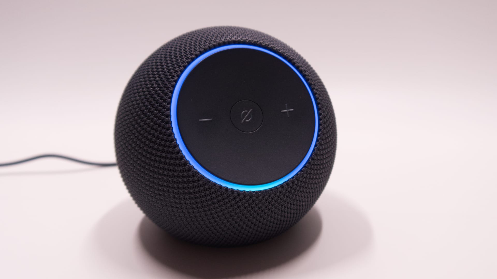 Größer, Wuchtiger, Besser? Review: Amazon Echo Dot Max Post feature image